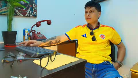 aquilestaylor online show from July 7, 12:42 pm