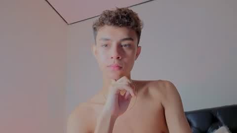 Ari Sunshine online show from August 5, 9:58 am