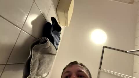 armyskater32 online show from April 1, 8:17 pm