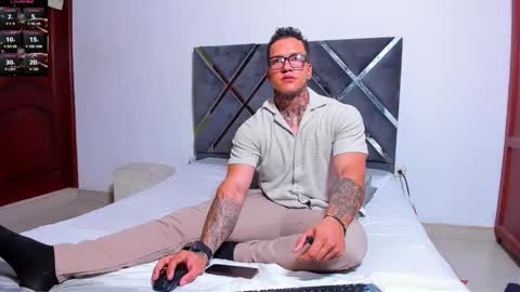 arnold sexy hot98 online show from November 10, 4:56 pm