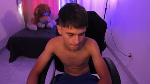 Aaron online show from April 4, 8:28 pm