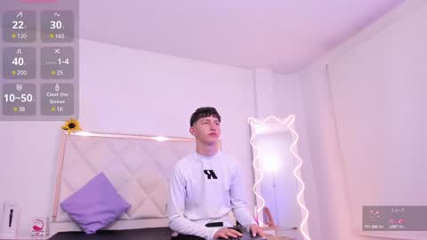 Snapshot of aron_tay chatting on December 27, 4:15 am your aron online show from December 27, 4:15 am