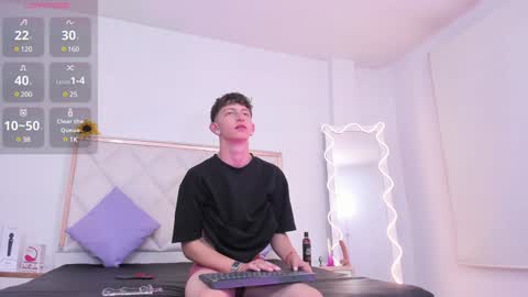 Snapshot of aron_tay chatting on December 16, 3:30 am your aron online show from December 16, 3:30 am