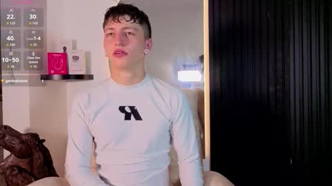 Snapshot of aron_tay chatting on October 30, 3:08 am your aron online show from October 30, 3:08 am