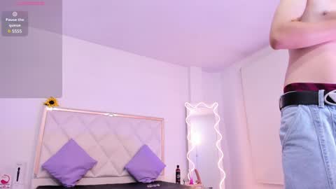 Snapshot of aron_tay chatting on December 29, 3:22 am your aron online show from December 29, 3:22 am