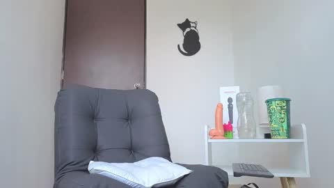   online show from October 24, 2:52 pm