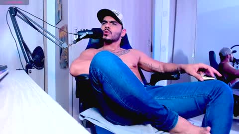 ashton scott online show from January 17, 10:38 pm