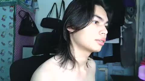 asian_babyboi online show from November 17, 7:22 am