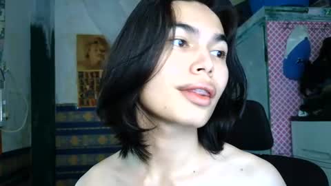 asian_babyboi online show from July 6, 4:31 am