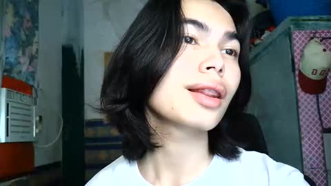 asian_babyboi online show from June 10, 6:59 am