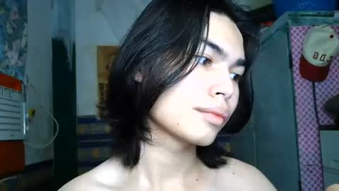asian_babyboi online show from June 13, 6:44 am
