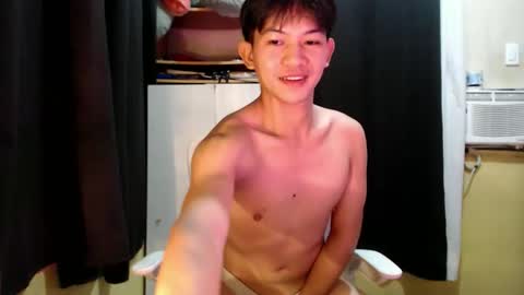 Snapshot of asian_wayne chatting on October 11, 9:35 am wayne online show from October 11, 9:35 am