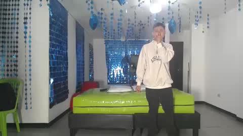 THOMAS AND DAMIAND online show from March 1, 12:07 am