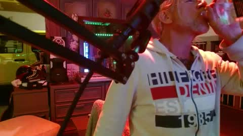 SIR WILLIAM online show from September 10, 7:07 am