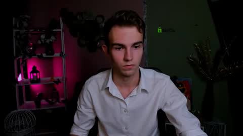 astren online show from November 18, 9:06 pm