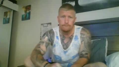 AthleticWhiteboy777 online show from May 30, 7:14 pm