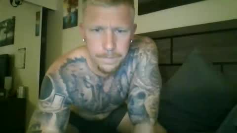 AthleticWhiteboy777 online show from May 27, 1:57 am