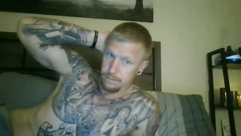 AthleticWhiteboy777 online show from June 11, 4:54 am