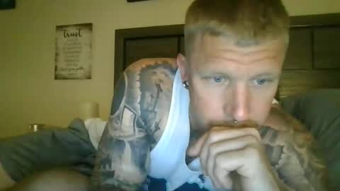 AthleticWhiteboy777 online show from May 28, 4:43 am