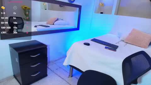 AUSTIN  online show from December 8, 3:43 am