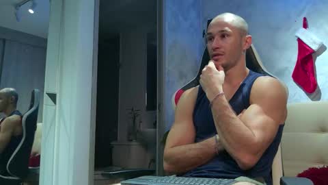 Axel Fairchaild online show from December 16, 12:23 pm