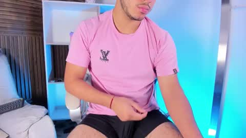 axel_grey_ online show from October 27, 1:13 pm