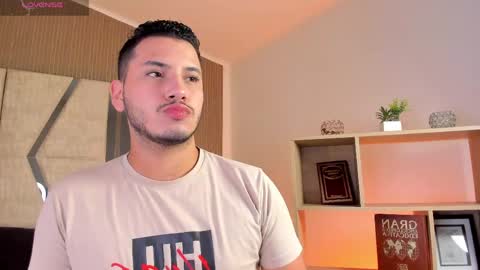 axel_grey_ online show from April 10, 12:45 pm