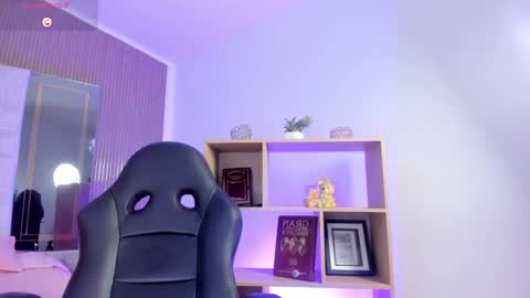 axel_grey_ online show from April 1, 1:41 pm