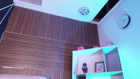 axel_grey_ online show from December 3, 1:17 pm