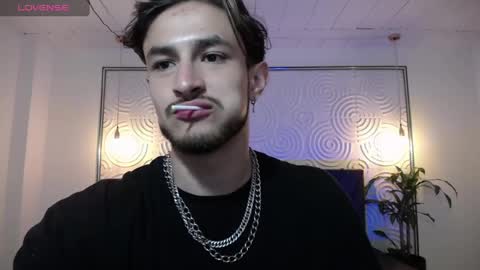Axel  online show from June 1, 8:42 pm