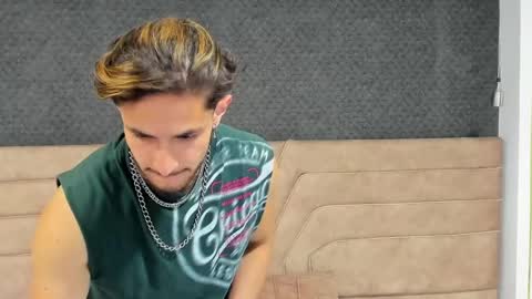 Axel  online show from May 28, 1:58 am