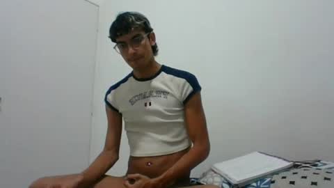 Snapshot of axellatino_ chatting on February 6, 3:06 am Axel online show from February 6, 3:06 am
