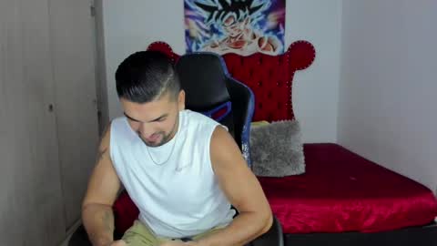 Axel online show from June 3, 8:03 pm