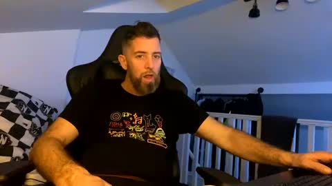 Snapshot of b4dafall44 chatting on December 25, 11:31 pm b4dafall44 online show from December 25, 11:31 pm