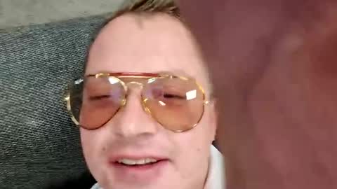 Snapshot of barrrry1994 chatting on October 26, 2:24 am barrrry1994 online show from October 26, 2:24 am