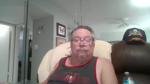 Snapshot of bbb1952 chatting on October 28, 2:41 pm Single Grandpa in Florida. Love to C2C and have Fun Privately online show from October 28, 2:41 pm