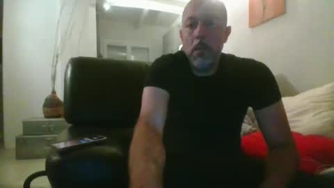 benbare13 online show from November 11, 9:42 pm