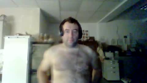 Snapshot of bengi1984 chatting on February 19, 1:29 am Robert  1984 online show from February 19, 1:29 am