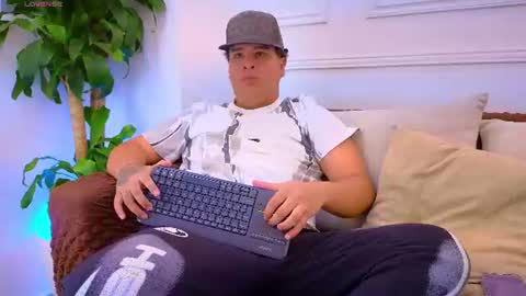 bennett_alejoo online show from July 28, 8:52 pm