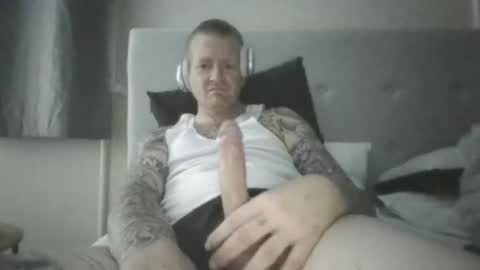 bennyinbrissy online show from December 15, 5:32 pm