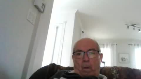 bernard1102 online show from April 13, 1:56 pm