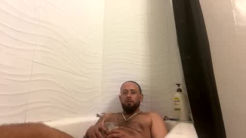 bgonzo_1118 online show from December 18, 11:45 pm