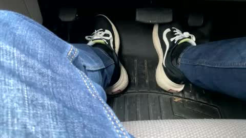 bigger22332233 online show from January 17, 8:00 pm