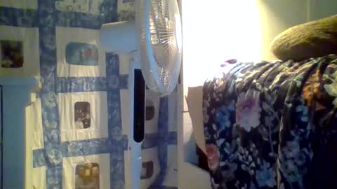 biggerthanasnicker online show from December 25, 7:56 pm