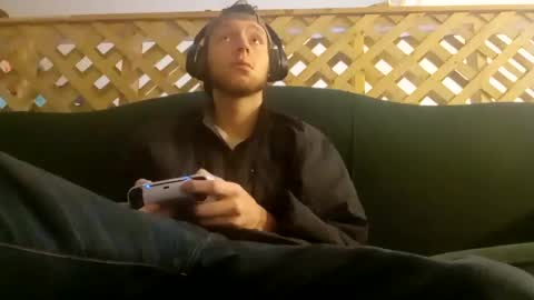 Snapshot of biggestboiiii chatting on March 8, 6:57 pm biggestboiiii online show from March 8, 6:57 pm