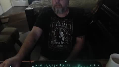 bighugmugg online show from May 8, 11:11 am