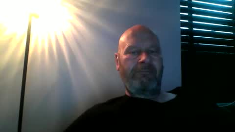 Snapshot of bigmike3339 chatting on October 27, 8:38 am bigmike3339 online show from October 27, 8:38 am