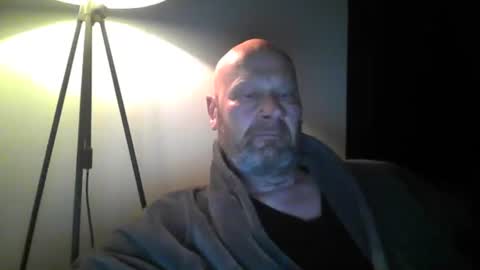 Snapshot of bigmike3339 chatting on March 3, 5:29 am bigmike3339 online show from March 3, 5:29 am
