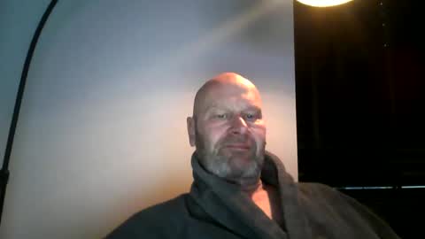 Snapshot of bigmike3339 chatting on December 4, 7:50 am bigmike3339 online show from December 4, 7:50 am