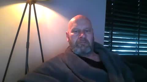 Snapshot of bigmike3339 chatting on February 22, 8:29 am bigmike3339 online show from February 22, 8:29 am